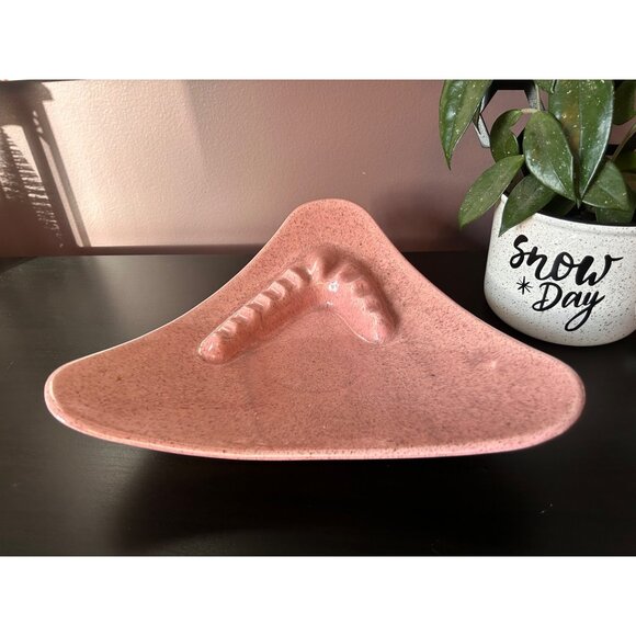 MCM Speckled Pink Dusty Rose Ashtray Ceramic Triangular Boomerang Tobacciana Cig - Picture 1 of 5